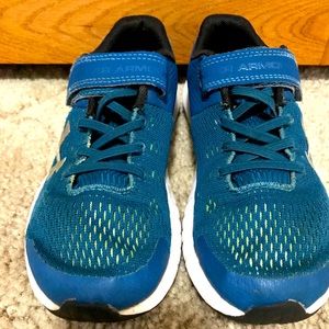YOUTH SIZE 1 girls, UNDER ARMOUR shoes
